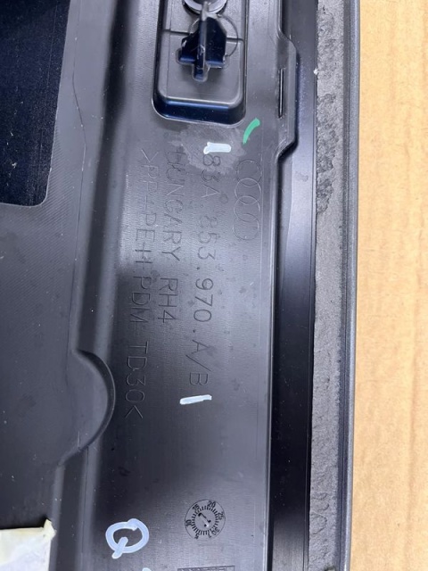 Listwa Audi q3 II 2 s-line 18- prawa tylna nakładka drzwi plastik 83a853970 Listwa Audi q3 II 2 s-line 18- prawa tylna nakładka drzwi plastik 83a853970