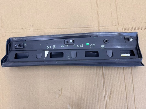 Listwa Audi q3 II 2 s-line 18- prawa tylna nakładka drzwi plastik 83a853970 Listwa Audi q3 II 2 s-line 18- prawa tylna nakładka drzwi plastik 83a853970