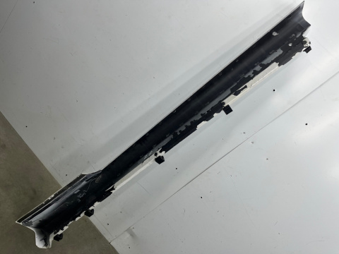 Nakładka progu Opel Corsa E 3drzwi OPC lewa listwa próg zewnętrzny 39004719 Nakładka progu Opel Corsa E 3drzwi OPC lewa listwa próg zewnętrzny 39004719