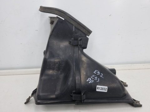 Kanał powietrza zderzaka BMW 3 E92 Coupe E93 Cabrio prawa kierownica chłodzenia hamulców 7161434 Kanał powietrza zderzaka BMW 3 E92 Coupe E93 Cabrio prawa kierownica chłodzenia hamulców 7161434