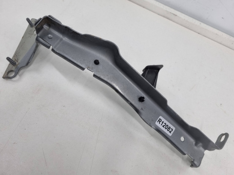 Ślizg Audi A4 B8 07-11r. przedlift lewe mocowanie uchwyt podpora błotnika przedniego 8k0821135 Ślizg Audi A4 B8 07-11r. przedlift lewe mocowanie uchwyt podpora błotnika przedniego 8k0821135