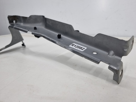 Ślizg Audi A4 B8 07-11r. przedlift lewe mocowanie uchwyt podpora błotnika przedniego 8k0821135 Ślizg Audi A4 B8 07-11r. przedlift lewe mocowanie uchwyt podpora błotnika przedniego 8k0821135