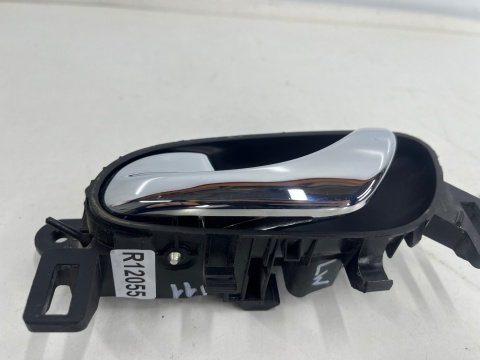 Klamka Nissan Qashqai II 2 J11 13-21r. lewa tylna przednia wewnętrzna rączka uchwyt drzwi 80671-4ea1 Klamka Nissan Qashqai II 2 J11 13-21r. lewa tylna przednia wewnętrzna rączka uchwyt drzwi 80671-4ea1