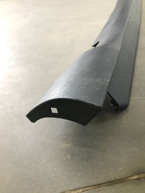 Nakładka progu Jeep Cherokee KL 5 V 13r.- prawa listwa prawy próg zewnętrzny 64720A