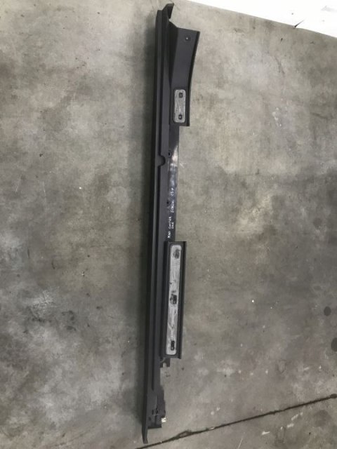 Nakładka progu Mini Cooper F55 2014r.- 3Drzwi prawa listwa próg zewnętrzny 51777315524 Nakładka progu Mini Cooper F55 2014r.- 3Drzwi prawa listwa próg zewnętrzny 51777315524