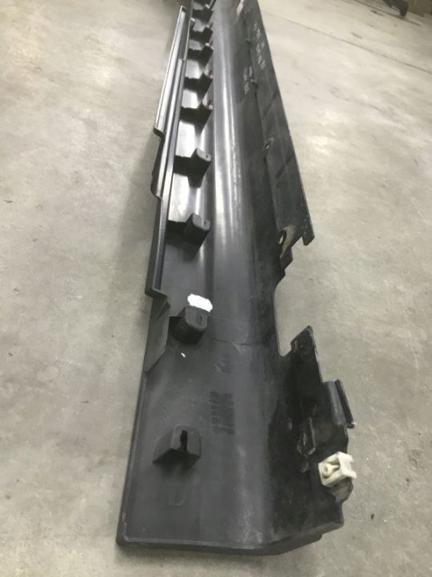 Nakładka progu Mini Cooper F55 2014r.- 3Drzwi prawa listwa próg zewnętrzny 51777315524 Nakładka progu Mini Cooper F55 2014r.- 3Drzwi prawa listwa próg zewnętrzny 51777315524