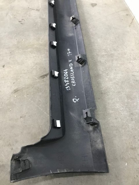 Nakładka progu Opel Crossland X 17r.- prawa listwa próg zewnętrzny 13482064 Nakładka progu Opel Crossland X 17r.- prawa listwa próg zewnętrzny 13482064