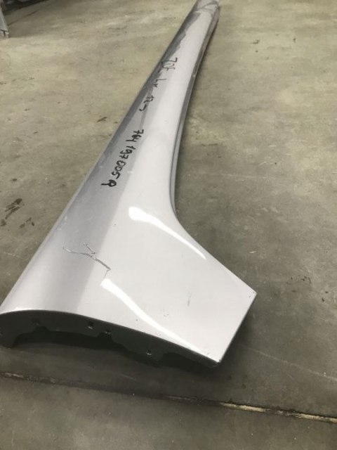 Nakładka progu Renault Zoe 12r.- lewa listwa próg zewnętrzny 764197005R Nakładka progu Renault Zoe 12r.- lewa listwa próg zewnętrzny 764197005R