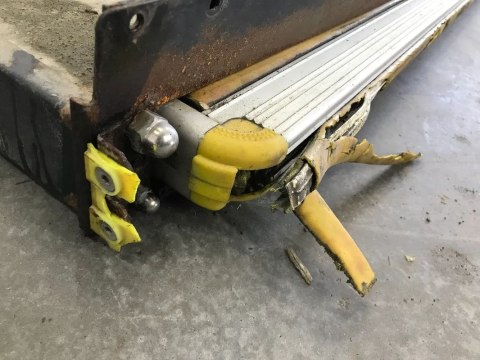 Stopień elektryczny Mercedes Sprinter II W906 06-19r. na drzwi boczne przesuwne A9065201531