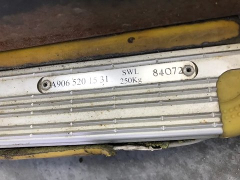 Stopień elektryczny Mercedes Sprinter II W906 06-19r. na drzwi boczne przesuwne A9065201531