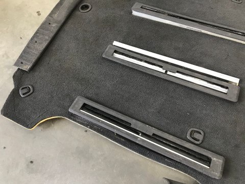 Wykładzina Peugeot 807 Citroen C8 Ulysse Phedra szyny mocowanie foteli podłoga dywan mata czarna zaślepki Wykładzina Peugeot 807 Citroen C8 Ulysse Phedra szyny mocowanie foteli podłoga dywan mata czarna zaślepki