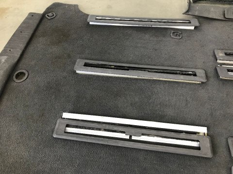 Wykładzina Peugeot 807 Citroen C8 Ulysse Phedra szyny mocowanie foteli podłoga dywan mata czarna zaślepki Wykładzina Peugeot 807 Citroen C8 Ulysse Phedra szyny mocowanie foteli podłoga dywan mata czarna zaślepki