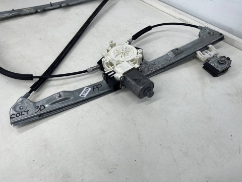 Podnośnik szyb Mitsubishi Colt VI 6 Z30 3Drzwi 04-12r. prawy przedni silniczek mechanizm 2pin 5713a136 Podnośnik szyb Mitsubishi Colt VI 6 Z30 3Drzwi 04-12r. prawy przedni silniczek mechanizm 2pin 5713a136