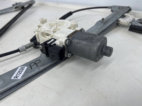 Podnośnik szyb Mitsubishi Colt VI 6 Z30 3Drzwi 04-12r. prawy przedni silniczek mechanizm 2pin 5713a136 Podnośnik szyb Mitsubishi Colt VI 6 Z30 3Drzwi 04-12r. prawy przedni silniczek mechanizm 2pin 5713a136