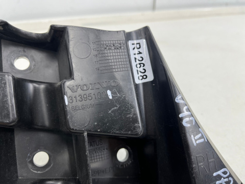 Ślizg Volvo V40 II 12-19r. prawe przednie mocowanie zderzaka wspornik 31395102 Ślizg Volvo V40 II 12-19r. prawe przednie mocowanie zderzaka wspornik 31395102
