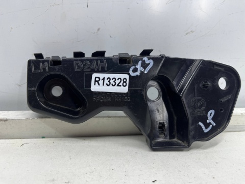 Ślizg Mazda CX-3 14-21r. lewe przednie mocowanie błotnika zderzaka wspornik d24h500u1 d10j500u1 Ślizg Mazda CX-3 14-21r. lewe przednie mocowanie błotnika zderzaka wspornik d24h500u1 d10j500u1