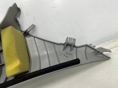 Plastik Mitsubishi ASX I 10-22r. lewa osłona słupka szyby przedniej 7210a181 7210a183 Plastik Mitsubishi ASX I 10-22r. lewa osłona słupka szyby przedniej 7210a181 7210a183