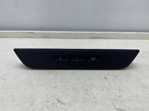 Przełącznik BMW 5 G30 G31 17-24r. przycisk pamięci fotela pasażera 18347910 Przełącznik BMW 5 G30 G31 17-24r. przycisk pamięci fotela pasażera 18347910