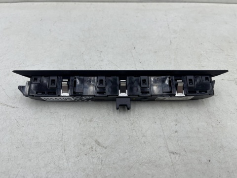 Przełącznik BMW 5 G30 G31 17-24r. przycisk pamięci fotela pasażera 18347910 Przełącznik BMW 5 G30 G31 17-24r. przycisk pamięci fotela pasażera 18347910