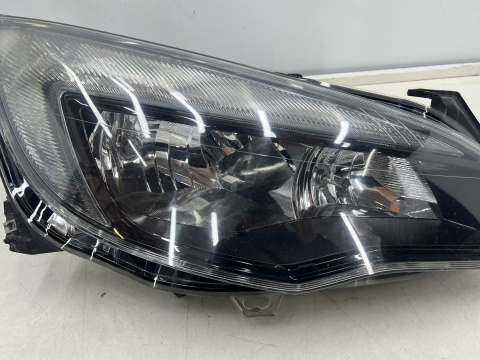 Lampa reflektor Opel Astra J 4 IV 5d sedan kombi 09-15r. PRAWA przednia zwykła bez soczewki H7 13371596 Lampa reflektor Opel Astra J 4 IV 5d sedan kombi 09-15r. PRAWA przednia zwykła bez soczewki H7 13371596