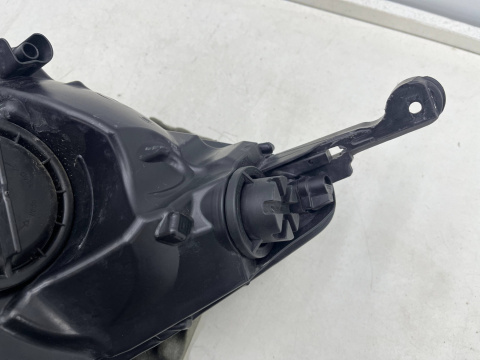 Lampa reflektor Opel Astra J 4 IV 5d sedan kombi 09-15r. PRAWA przednia zwykła bez soczewki H7 13371596 Lampa reflektor Opel Astra J 4 IV 5d sedan kombi 09-15r. PRAWA przednia zwykła bez soczewki H7 13371596