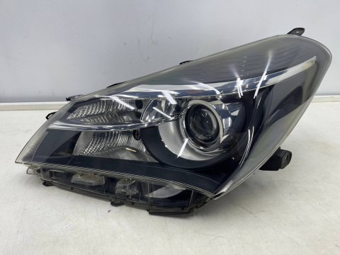 Lampa reflektor Toyota Yaris 3 III LIFT 14-20r. LEWA przednia soczewka  BEZ LEDU