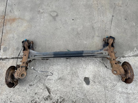 Belka zawieszenia Citroen C3 I 02-09r. oś tylna amortyzatory komplet Belka zawieszenia Citroen C3 I 02-09r. oś tylna amortyzatory komplet