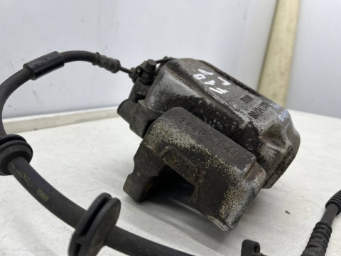 Zacisk hamulcowy BMW 5 F10 F11 2.0d lewe przednie jarzmo mocowanie Zacisk hamulcowy BMW 5 F10 F11 2.0d lewe przednie jarzmo mocowanie