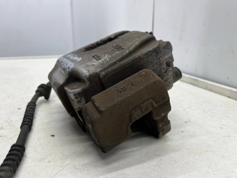 Zacisk hamulcowy BMW 5 F10 F11 2.0d lewe przednie jarzmo mocowanie Zacisk hamulcowy BMW 5 F10 F11 2.0d lewe przednie jarzmo mocowanie