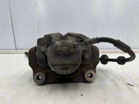 Zacisk hamulcowy BMW 5 F10 F11 2.0d lewe przednie jarzmo mocowanie Zacisk hamulcowy BMW 5 F10 F11 2.0d lewe przednie jarzmo mocowanie