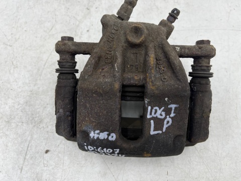 Zacisk hamulcowy Dacia Logan 1 I 04-12r lewe przednie jarzmo mocowanie Zacisk hamulcowy Dacia Logan 1 I 04-12r lewe przednie jarzmo mocowanie