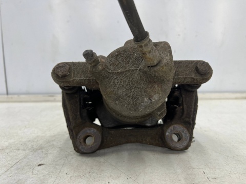 Zacisk hamulcowy Dacia Logan 1 I 04-12r lewe przednie jarzmo mocowanie Zacisk hamulcowy Dacia Logan 1 I 04-12r lewe przednie jarzmo mocowanie