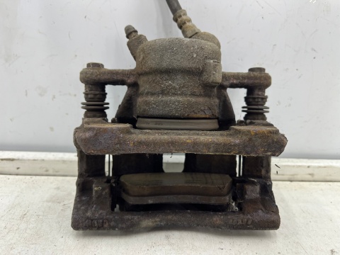 Zacisk hamulcowy Dacia Logan 1 I 04-12r lewe przednie jarzmo mocowanie Zacisk hamulcowy Dacia Logan 1 I 04-12r lewe przednie jarzmo mocowanie