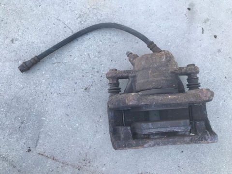 Zacisk hamulcowy Dacia Logan 1 I 04-12r lewe przednie jarzmo mocowanie Zacisk hamulcowy Dacia Logan 1 I 04-12r lewe przednie jarzmo mocowanie