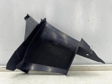 Kanał powietrza Audi A5 8w F5 + Sportback 16r.- prawa kierownica zderzaka chłodzenia hamulców 8w6121763 Kanał powietrza Audi A5 8w F5 + Sportback 16r.- prawa kierownica zderzaka chłodzenia hamulców 8w6121763