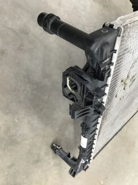 Chłodnica wody VW Golf Touran T-ROC Tiguan Audi a3 Q2 Q3 Octavia Karoq Kodiaq szczelna ORYGINALNA 5q0121251ej