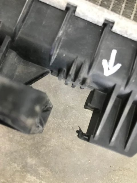 Chłodnica wody VW Golf Touran T-ROC Tiguan Audi a3 Q2 Q3 Octavia Karoq Kodiaq szczelna ORYGINALNA 5q0121251ej