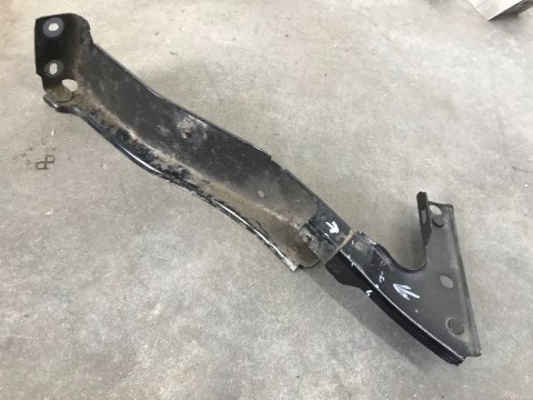 Mocowanie błotnika Audi A5 I 8T 07-11r. prawe przednie wspornik podpora prawy przód 8T0821136G Mocowanie błotnika Audi A5 I 8T 07-11r. prawe przednie wspornik podpora prawy przód 8T0821136G