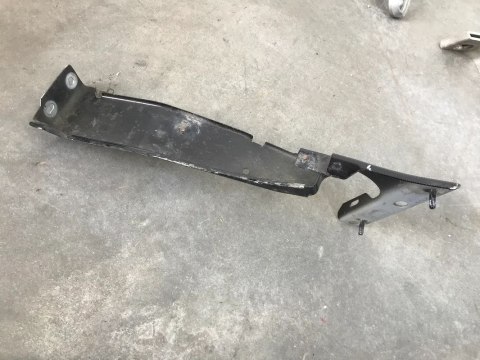 Mocowanie błotnika Audi A5 I 8T 07-11r. prawe przednie wspornik podpora prawy przód 8T0821136G Mocowanie błotnika Audi A5 I 8T 07-11r. prawe przednie wspornik podpora prawy przód 8T0821136G