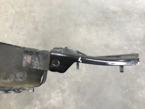 Mocowanie błotnika Audi A5 I 8T 07-11r. prawe przednie wspornik podpora prawy przód 8T0821136G Mocowanie błotnika Audi A5 I 8T 07-11r. prawe przednie wspornik podpora prawy przód 8T0821136G