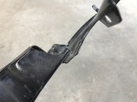 Mocowanie błotnika Audi A5 I 8T 07-11r. prawe przednie wspornik podpora prawy przód 8T0821136G Mocowanie błotnika Audi A5 I 8T 07-11r. prawe przednie wspornik podpora prawy przód 8T0821136G