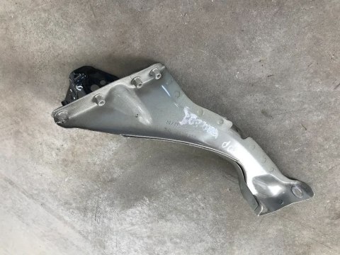Mocowanie błotnika Audi A6 C7 4g 10-18r. prawe przednie wspornik podpora prawy przód 4G0821136A Mocowanie błotnika Audi A6 C7 4g 10-18r. prawe przednie wspornik podpora prawy przód 4G0821136A
