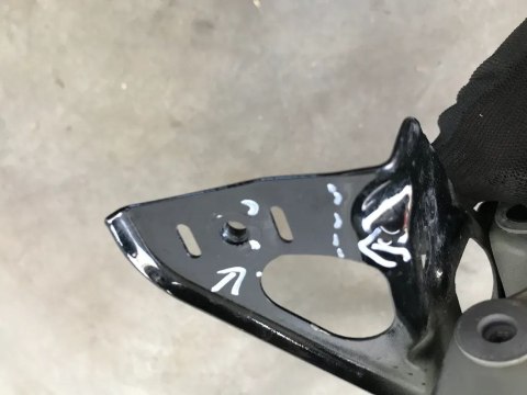 Mocowanie błotnika Audi A6 C7 4g 10-18r. prawe przednie wspornik podpora prawy przód 4G0821136A Mocowanie błotnika Audi A6 C7 4g 10-18r. prawe przednie wspornik podpora prawy przód 4G0821136A