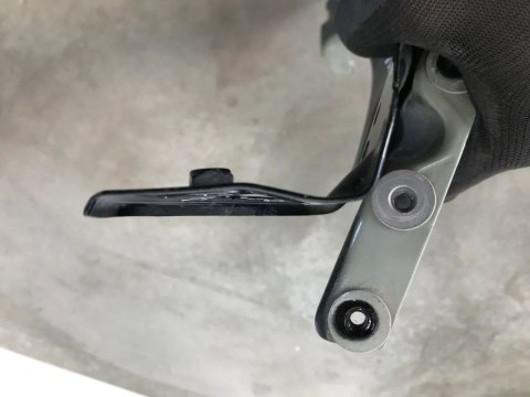 Mocowanie błotnika Audi A6 C7 4g 10-18r. prawe przednie wspornik podpora prawy przód 4G0821136A Mocowanie błotnika Audi A6 C7 4g 10-18r. prawe przednie wspornik podpora prawy przód 4G0821136A