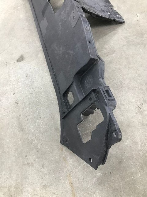 Pas przedni Mercedes w222 s-klasa 13-20r. górne wzmocnienie pasa osłona a2226223800 Pas przedni Mercedes w222 s-klasa 13-20r. górne wzmocnienie pasa osłona a2226223800