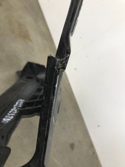 Pas przedni Mercedes w222 s-klasa 13-20r. górne wzmocnienie pasa osłona a2226223800 Pas przedni Mercedes w222 s-klasa 13-20r. górne wzmocnienie pasa osłona a2226223800