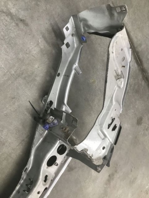 Pas przedni Volvo V50 S40 II 04-12r. wzmocnienie ramka okular reflektora oryginalne Pas przedni Volvo V50 S40 II 04-12r. wzmocnienie ramka okular reflektora oryginalne