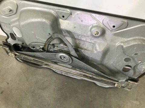 Podnośnik szyb Ford C-Max I MK1 03-10r. lewy przedni mechanizm podnoszenia szyby kierowcy lewy przód 7m51r203a29ba Podnośnik szyb Ford C-Max I MK1 03-10r. lewy przedni mechanizm podnoszenia szyby kierowcy lewy przód 7m51r203a29ba