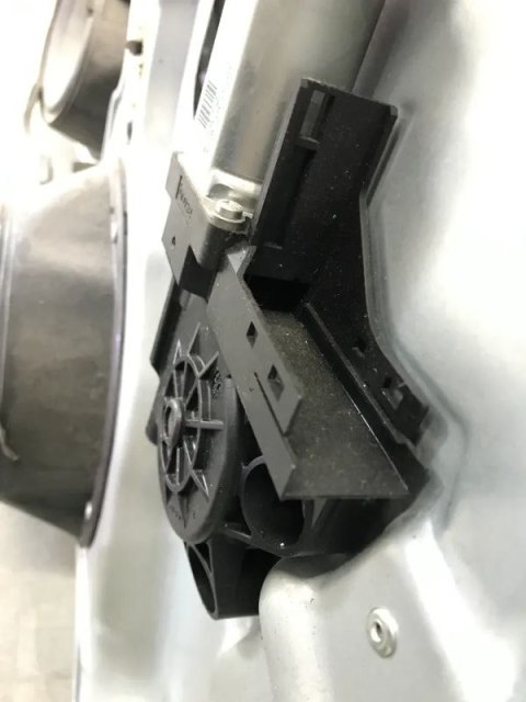 Podnośnik szyb Ford C-Max I MK1 03-10r. prawy przedni mechanizm podnoszenia szyby pasażera prawy przód 7m51r203a28ba Podnośnik szyb Ford C-Max I MK1 03-10r. prawy przedni mechanizm podnoszenia szyby pasażera prawy przód 7m51r203a28ba
