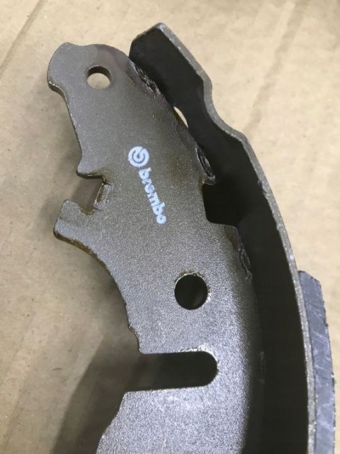 Szczęki hamulcowe Citroen Nemo Bipper Fiorino III Qubo Punto Adam Corsa D Corsa E NOWY tylny zestaw szczęk tył komplet BREMBO s2